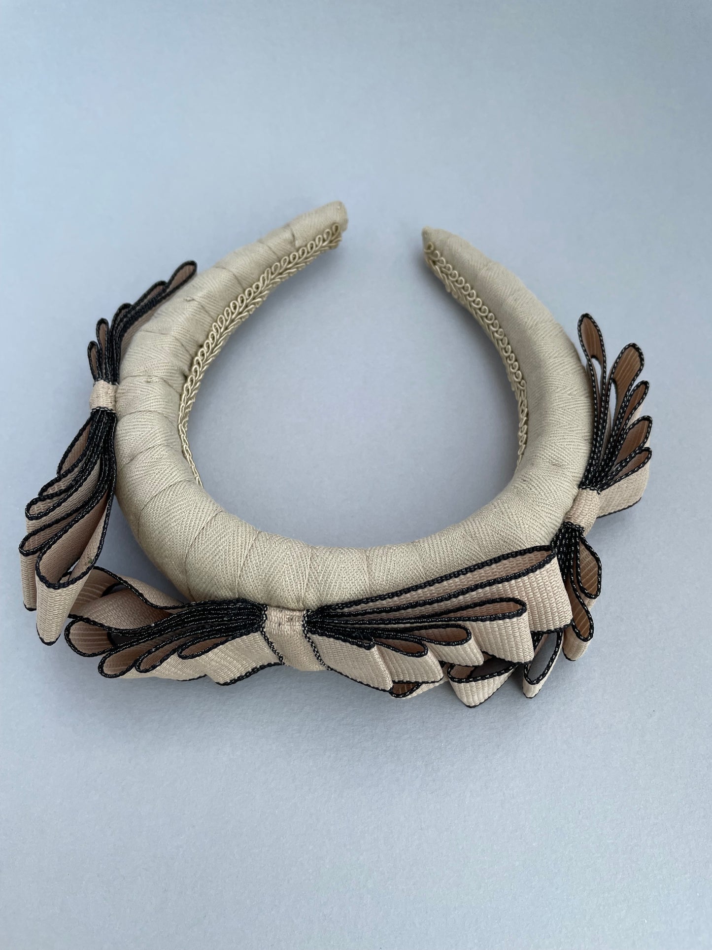 Natural and black edge accent statement multi bow large padded headband