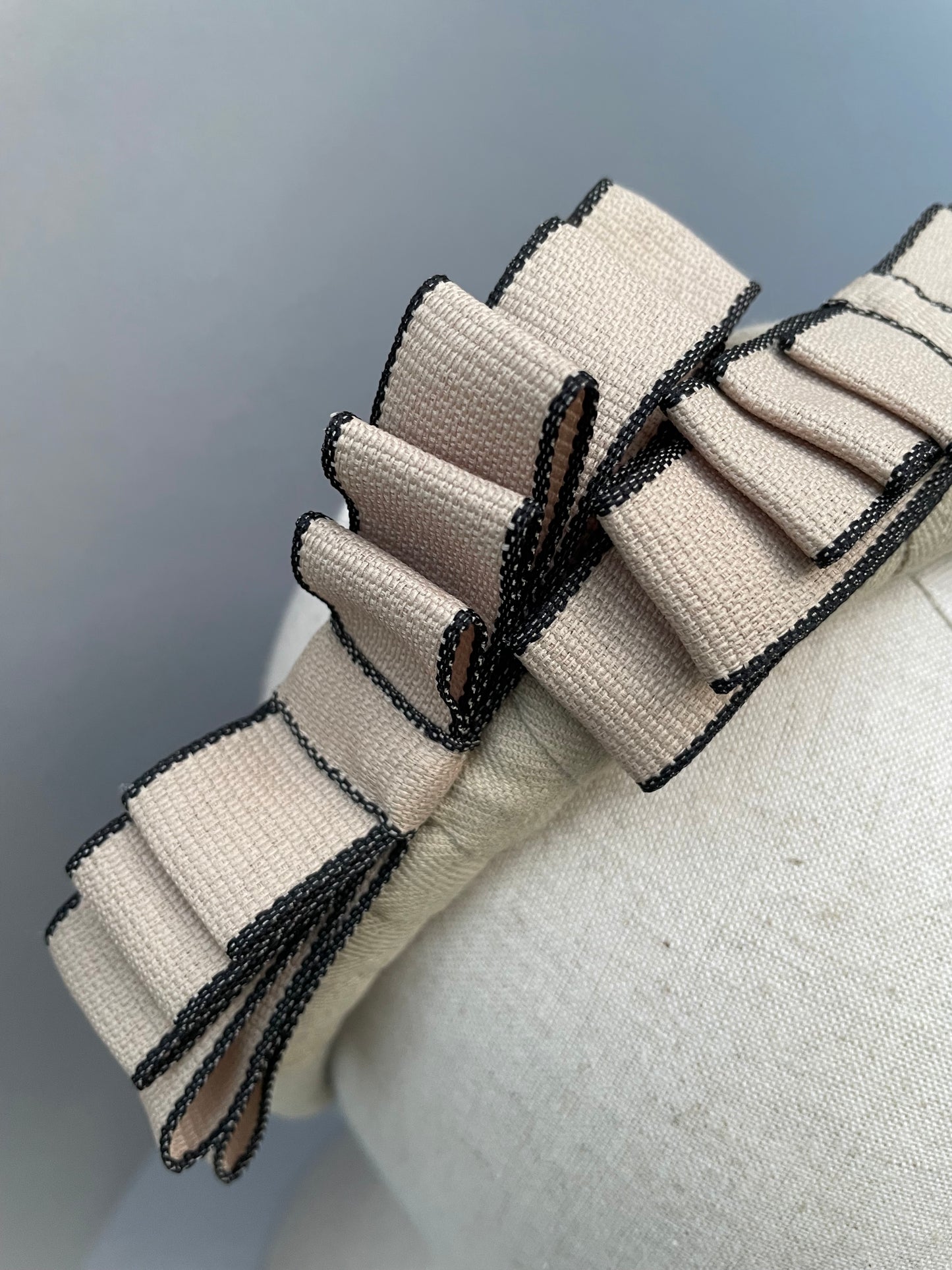Natural and black edge accent statement multi bow large padded headband