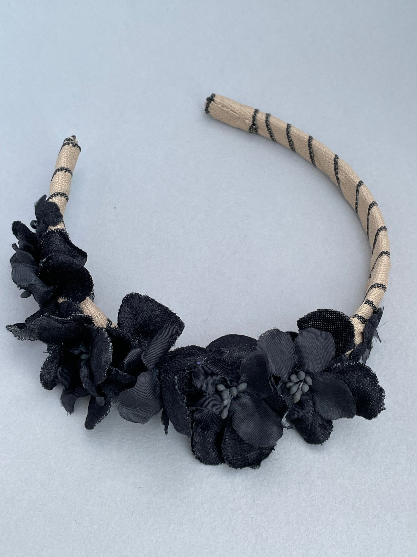 Natural and black slim headband with black velvet and silk flowers