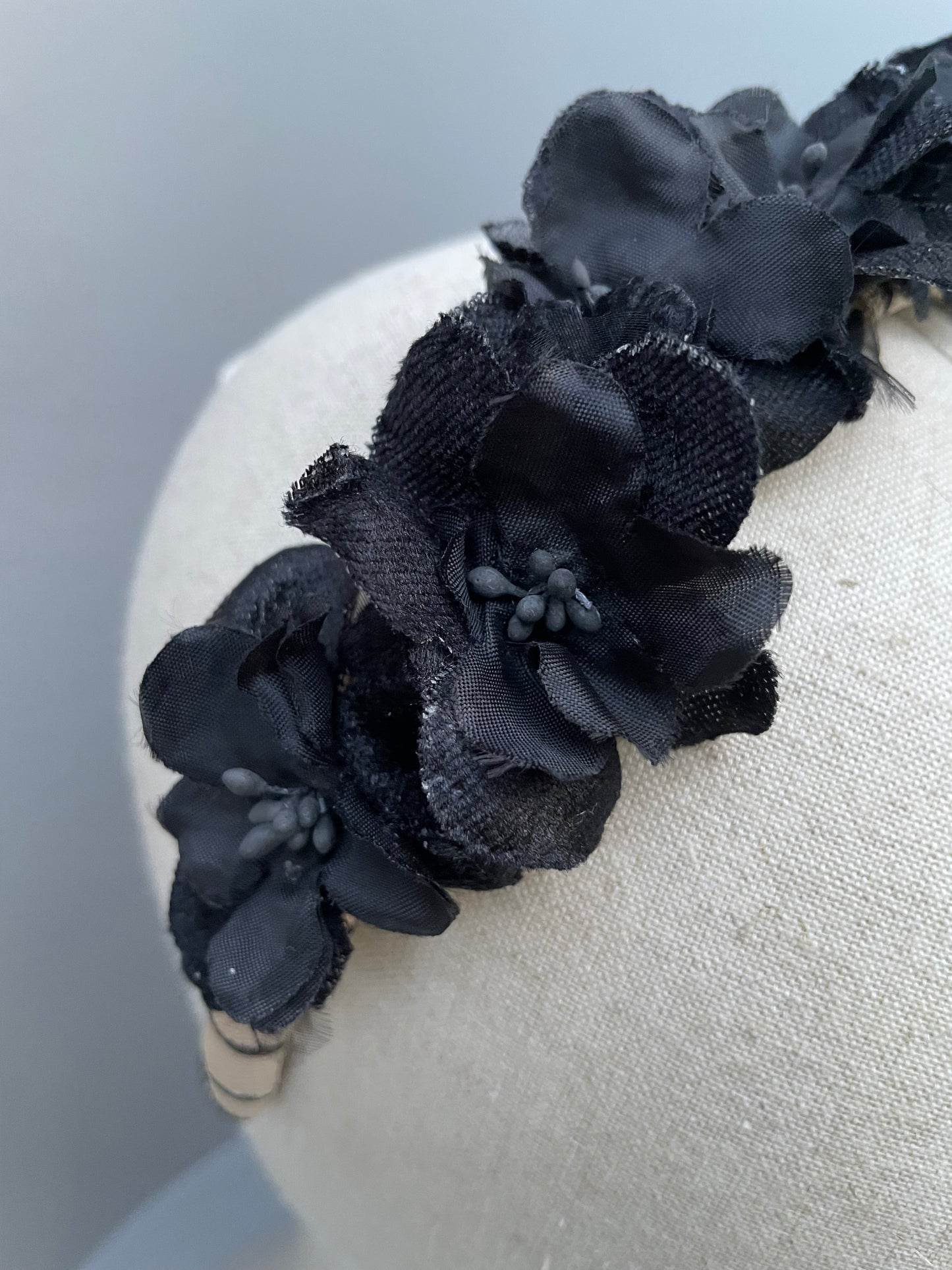 Natural and black slim headband with black velvet and silk flowers