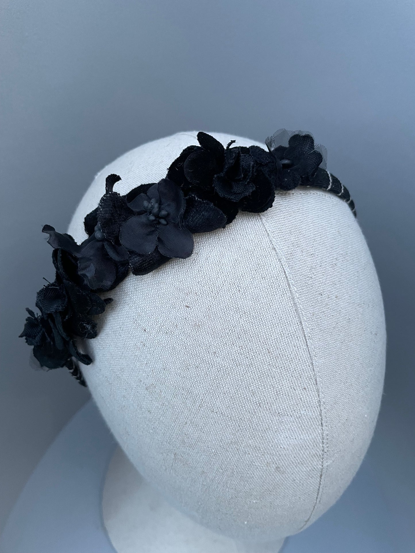 Black and white slim headband with black velvet and silk flowers